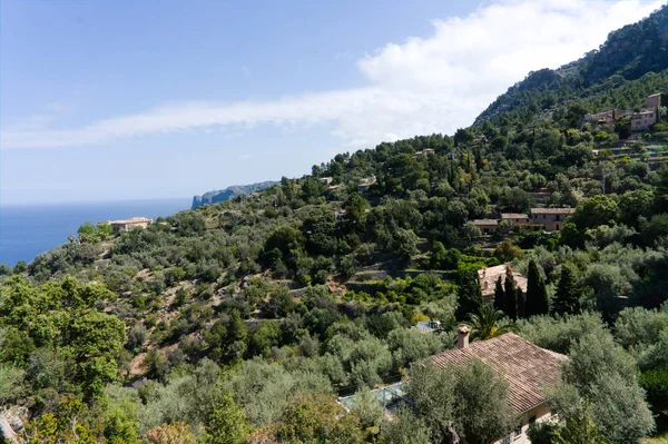 Красивый вид на старую средиземноморскую гору — стоковое фото