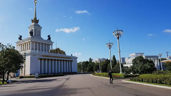 Budovy ve VDNKh parku v moskevském Rusku — Stock fotografie