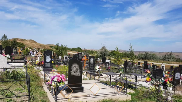 Cementerio ortodoxo en la península de Kerch crimea con —  Fotos de Stock