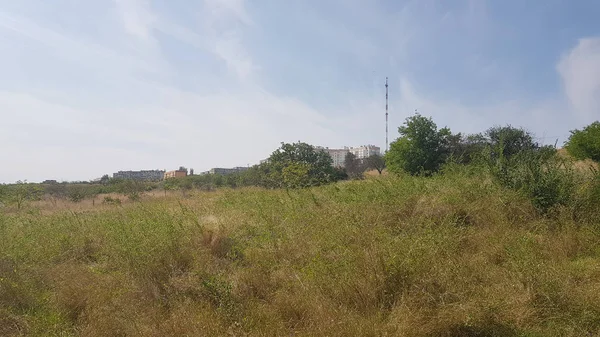 Gumbashi passagem vista no Cáucaso russo, paisagem prado verde a uma altitude de mais de 2000 m — Fotografia de Stock