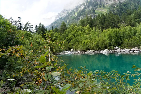 Lagos de Baduk en Karachay-Cherkessia. Rusia. Dombay 2019 —  Fotos de Stock