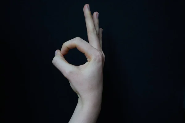 Izolovaná žena ruka detailní up dělat gesta na — Stock fotografie