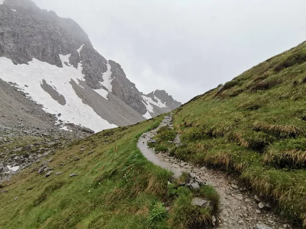 Wanderweg Zwischen Fiderepasshütte Und Mindelheimer Hütte Den Bayerischen Alpen Einem — Stockfoto