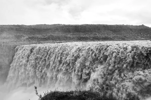 Υπέροχος καταρράκτης Dettifoss στην Ισλανδία, καλοκαίρι — Φωτογραφία Αρχείου