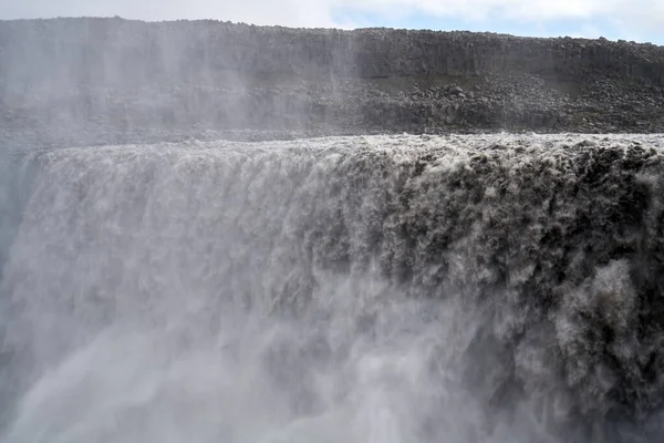 İzlanda 'da muhteşem şelale Dettifoss, yaz — Stok fotoğraf