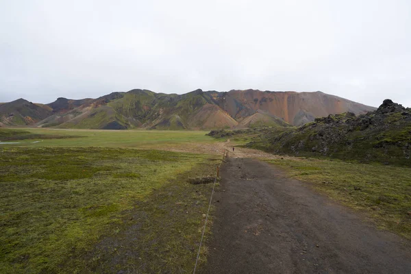 아이슬란드 지대에 아름다운 자갈길이다 4Wd 4X4 차량이 지형이다 자연을 산책하고 — 스톡 사진