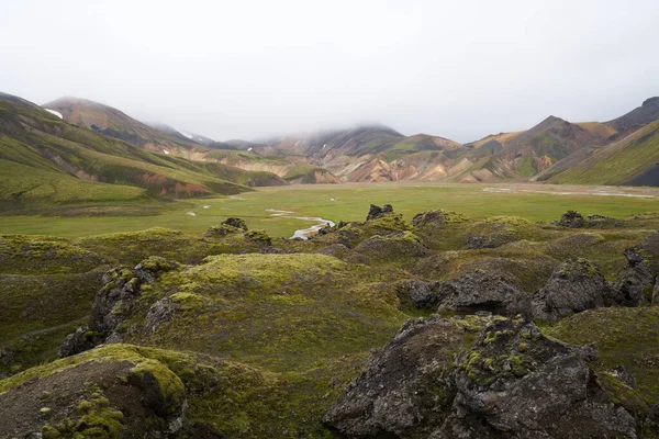 アイスランドの高地 ヨーロッパの美しいLandmanalaugar砂利道 — ストック写真