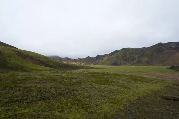 アイスランドの高地 ヨーロッパの美しいLandmanalaugar砂利道 — ストック写真