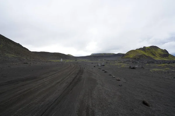 Vulkanikus Táj Icelandi Hegyvidéken Fekete Hamu Sivatagok Zöld Mohával 2020 — Stock Fotó