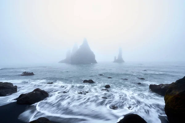 Isstrand Island Europa Den Svarta Vulkaniska Sanden Atlanten Turistattraktion Fantastisk — Stockfoto