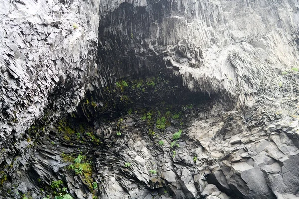 Cueva de Basalto Halsanefshellir con pilas de basalto —  Fotos de Stock