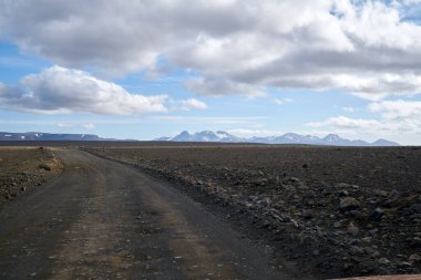 Highland Yolu, 35. yol, İzlanda yolları, volkanik manzara, güzel manzara, 2020 yazı.