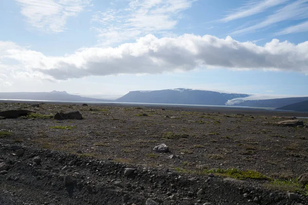 アイスランドの火山風景2020年高地の黒い灰の道 — ストック写真