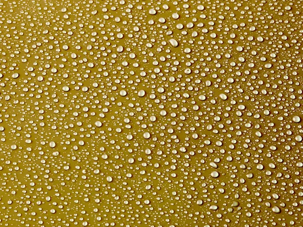 金色底座上的水滴 — 图库照片