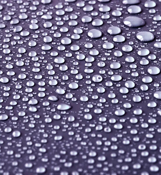 Gotas Água Fundo Violeta — Fotografia de Stock