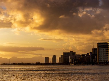 Honolulu 'da Waikiki 'de günbatımı