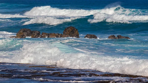 Hawaiiansk Strand Med Blå Vågor — Stockfoto