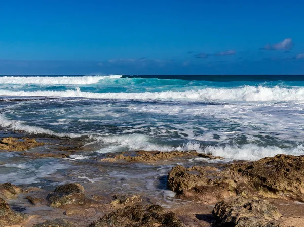 Hawaiiansk Strand Med Blå Vågor — Stockfoto