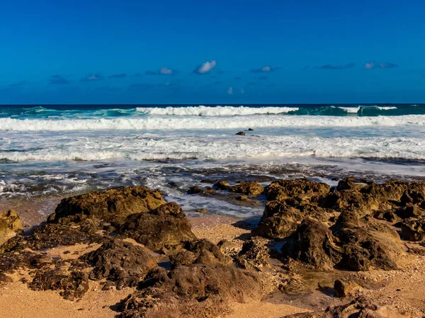 Hawaiiansk Strand Med Blå Vågor — Stockfoto