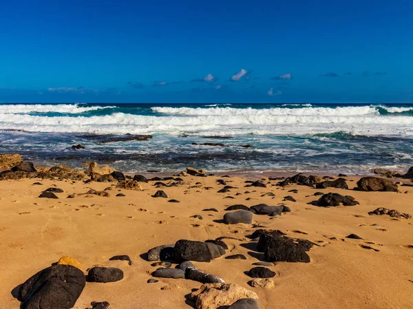 Praia Havaiana Com Ondas Azuis — Fotografia de Stock