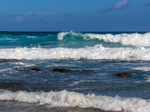 Hawaiiansk Strand Med Blå Vågor — Stockfoto