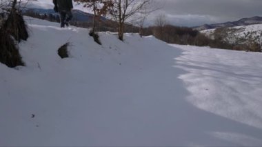 Adam karda sınır yukarıda gider