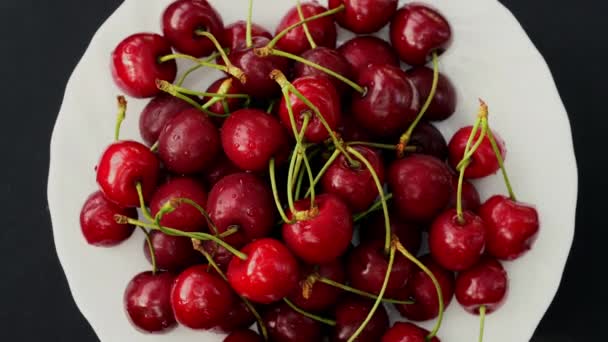 Cerezas Ecológicas Iluminación Natural Con Gotas Agua — Vídeos de Stock