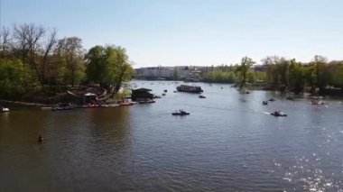 Prag, Çek Cumhuriyeti Lejyon Köprüsü 'nden Vltava Nehri çekimi 19 Nisan 2019