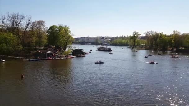 Prague Vltava River Shoot Legions Bridge Czech Republic Απριλίου 2019 — Αρχείο Βίντεο