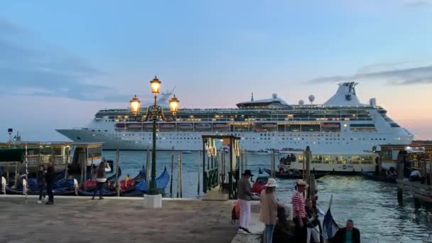 Venedig Venezia Kryssningsfartyg Båtar Laguna Veneta Seglar Genom Havet Vid — Stockvideo