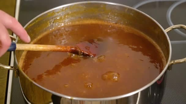 Jam Maken Van Biologische Witte Pruimen Koken — Stockvideo