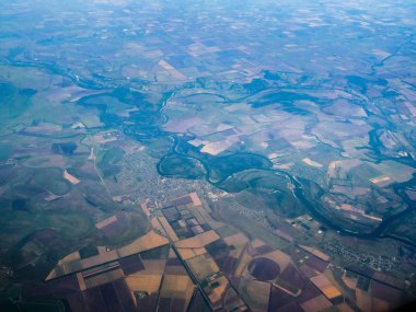 Üstten Görünüm alanlar, ormanlar ve nehirler. arka plan
