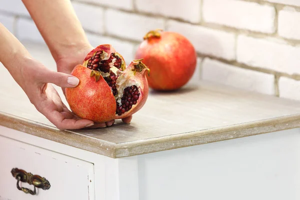 Red Juicy Ripe Pomegranate Female Hands — Stock Photo, Image