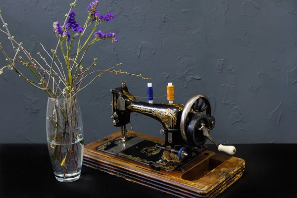 Vintage sewing machine — Stock Photo, Image
