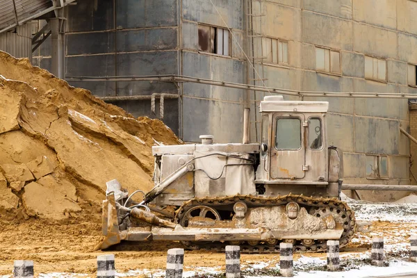 If you work as much as this bulldozer, you will look bad too — Stock Photo, Image