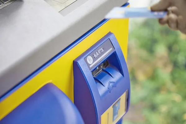 Close-up of an ATM system reading debit and credit bank cards. The concept of safe Backnock transactions, money transfers, cash withdrawals, payment for services and goods online. — Stock Photo, Image
