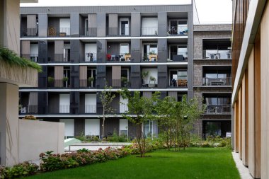 Heilbronn, Almanya - 12 Ağustos 2019. Federal Bahçe Gösterisi sırasında ortam alanı ve modern evler 2019 Buga Heilbronn