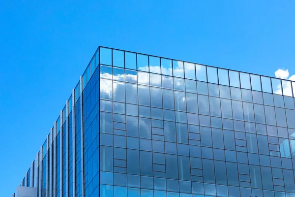 Part Glass Mirrored Office Building Reflecting Blue Sky Exterior Decoration — Stock Photo, Image
