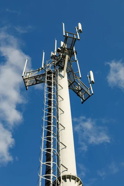 Telecommunication Tower Transmitters Cellular Base Station Transmitter Antennas Telecommunication Tower — Stock Photo, Image