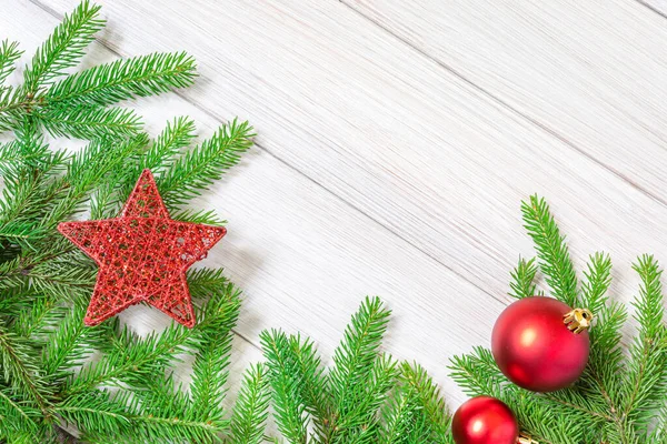 Χριστούγεννα Νέο Έτος Διακοσμήσεις Φόντο Κλαδιά Δέντρων Και Ξύλινα Κόκκινα — Φωτογραφία Αρχείου