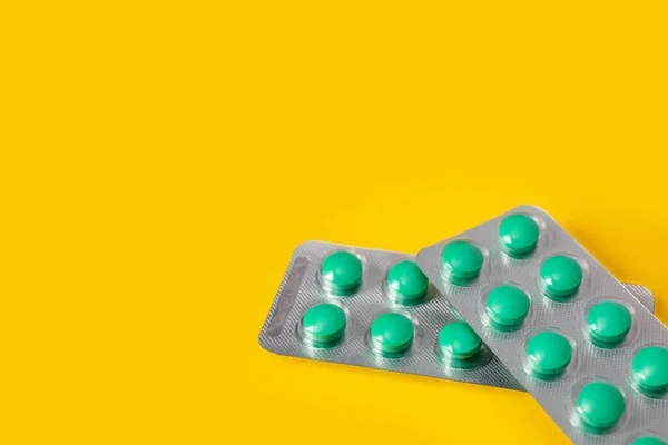Two Blisters Green Pills Yellow Background Isolated Selective Focus — Stock Photo, Image