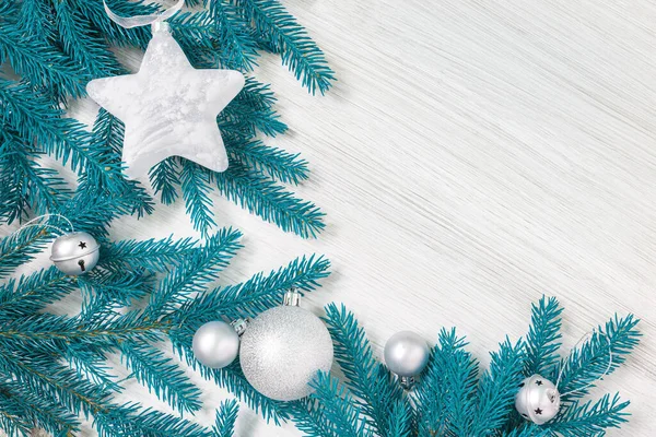 Noel Yeni Yıl Dekorasyonları Ağaç Dalları Top Şeklinde Beyaz Noel — Stok fotoğraf