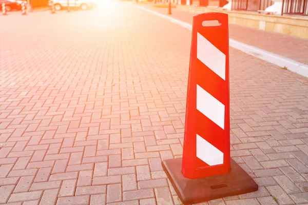Red White Flat Parking Bollard Road Apartment Copy Space — Stock Photo, Image