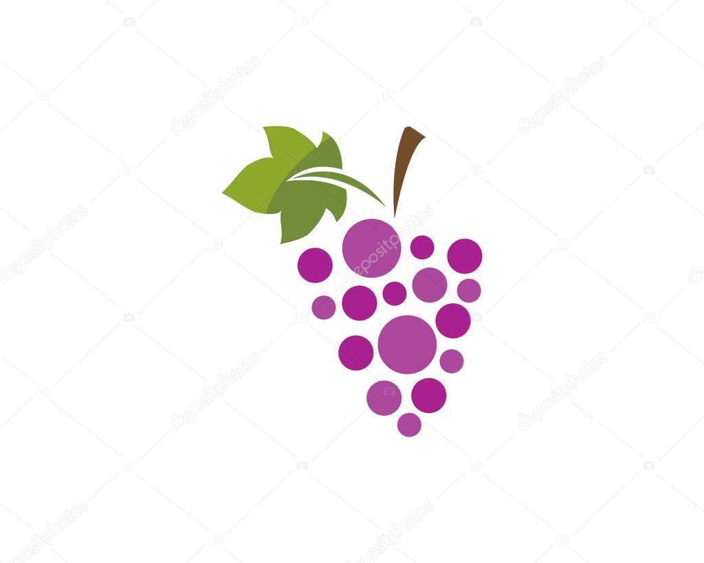 Bunch of wine grapes with leaf icon