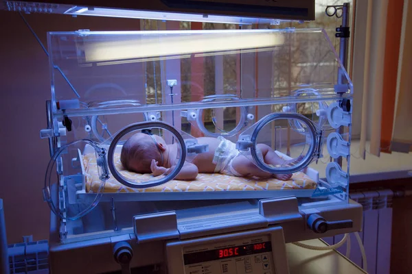 Yeni doğmuş bir bebek sarılık