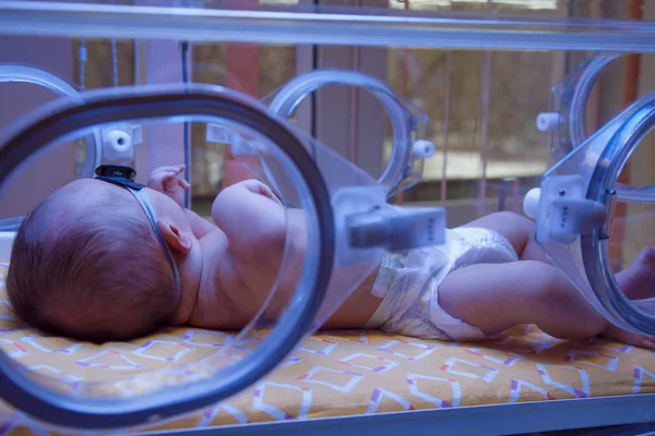 Yeni doğmuş bir bebek sarılık