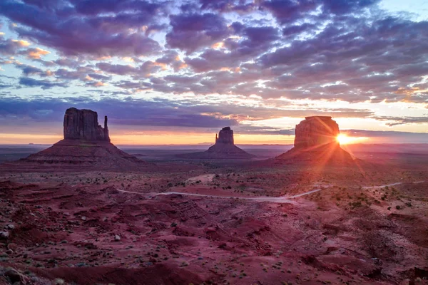 Salida Del Sol Monument Valley Navajo Tribal Park Arizona — Foto de Stock