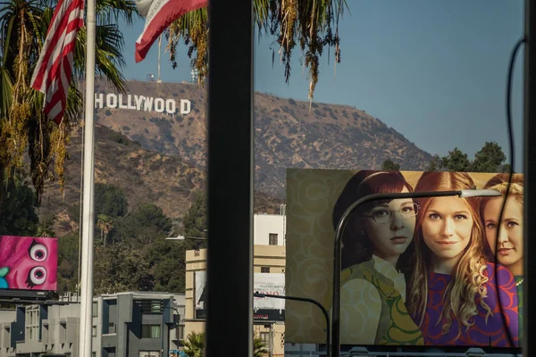 Χόλιγουντ Σημάδι Και Διαφημιστικές Πινακίδες Από Hollywood Boulevard Λος Άντζελες — Φωτογραφία Αρχείου