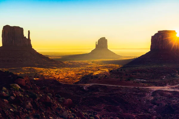 Salida del sol, Monument Valley, Utah — Foto de Stock