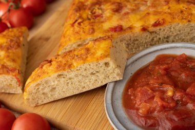 Focaccia ekmek, Bruschetta sos ve domates